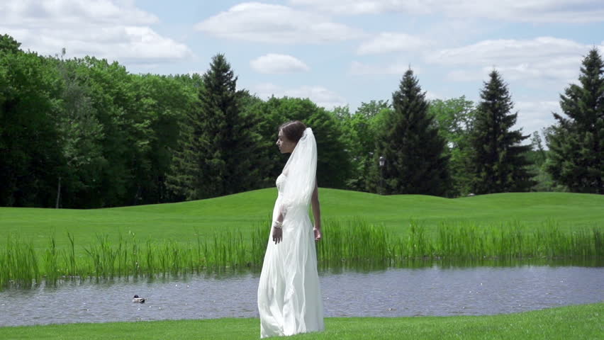 Video windy wedding dress