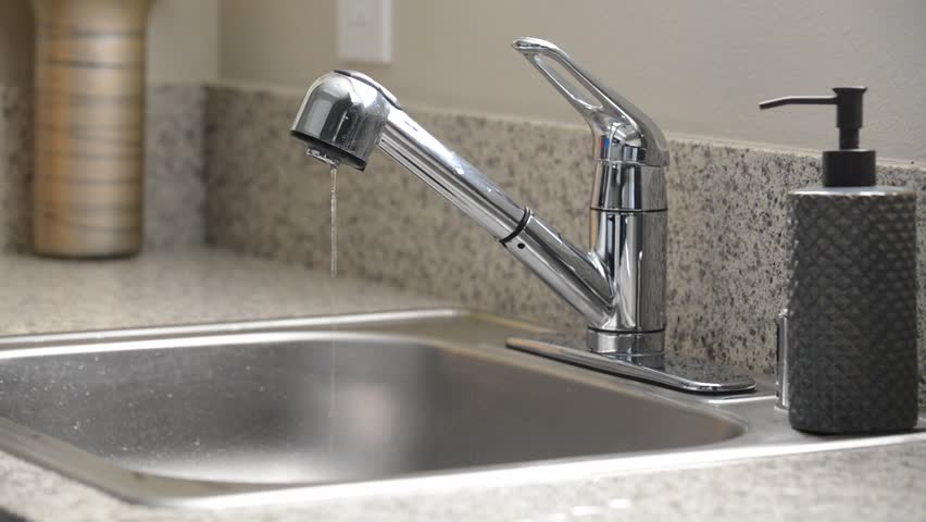 kitchen sink faucet drips
