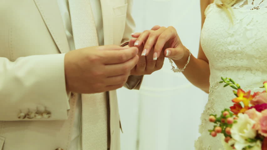 Which hand wears the wedding ring