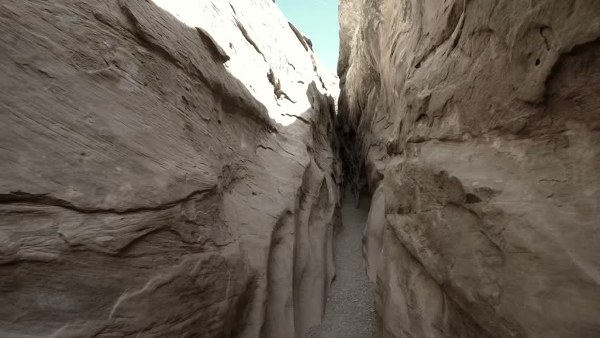 goblin valley utah slot canyon